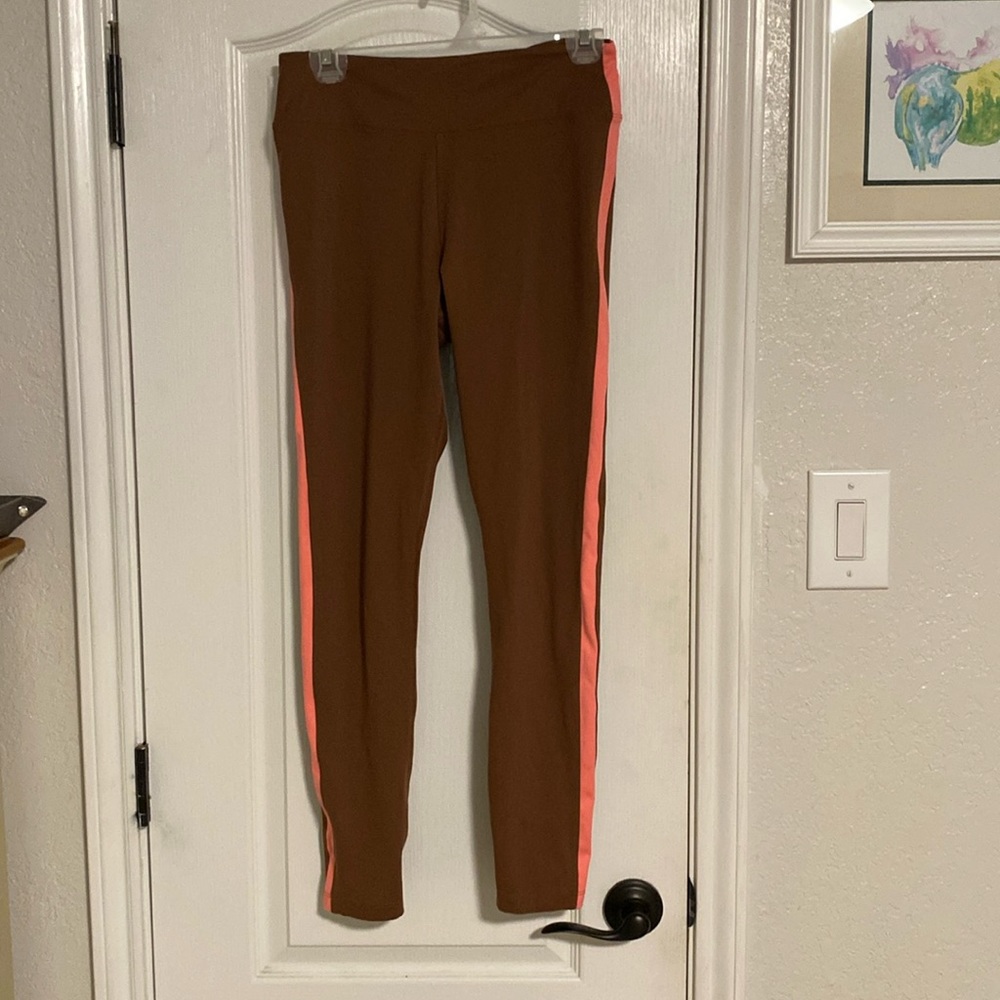 Pink active wear leggings